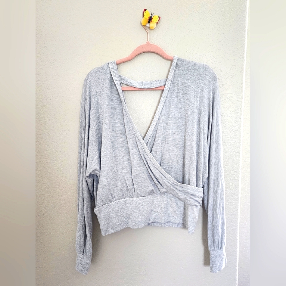 Large Express long-sleeved blouse